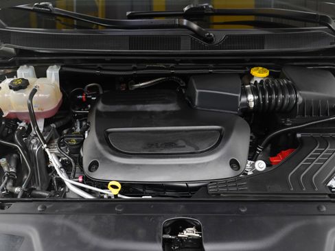 Used 2023 Chrysler Pacifica Touring-L w/ Road Tripper Package image 29