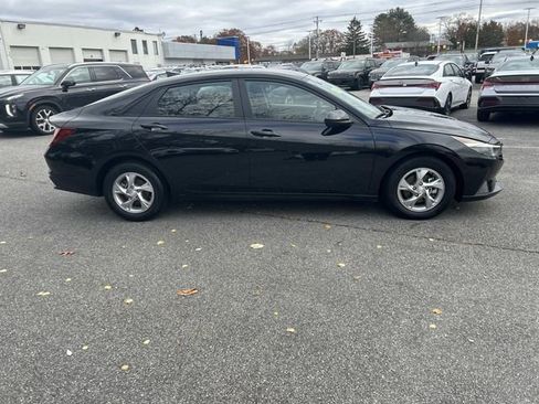 Used 2023 Hyundai Elantra SE w/ Cargo Package image 2