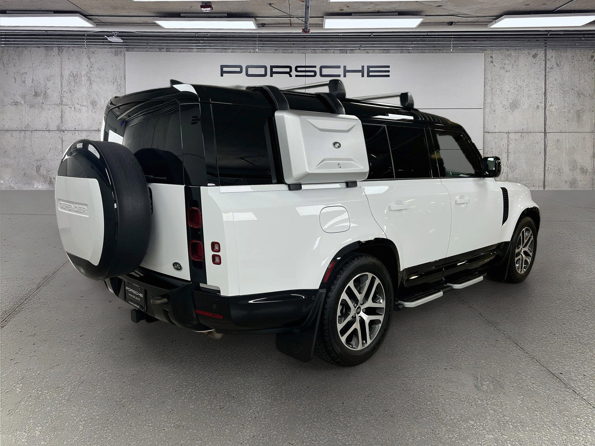 Used 2023 Land Rover Defender 130 X-Dynamic SE AWD/4WD image 9