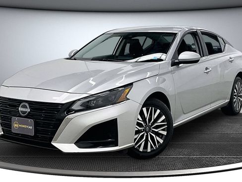 Used 2023 Nissan Altima 2.5 SV AWD/4WD image 3