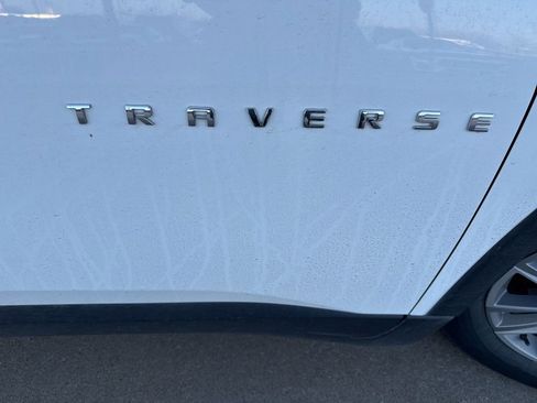 Used 2023 Chevrolet Traverse LT image 17