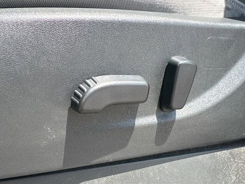 Used 2024 Nissan Frontier SV w/ Technology Package RWD image 17