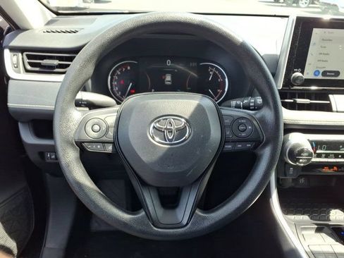 Used 2025 Toyota RAV4 XLE AWD/4WD image 19