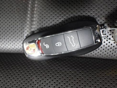 Used 2018 Porsche Macan S image 36