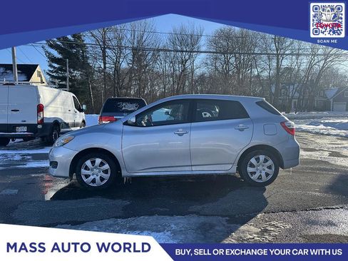 Used 2010 Toyota Matrix image 1