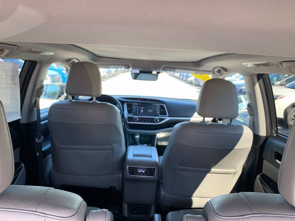 Used 2017 Toyota Highlander Limited Platinum w/ Carpet Mat Package AWD/4WD image 29