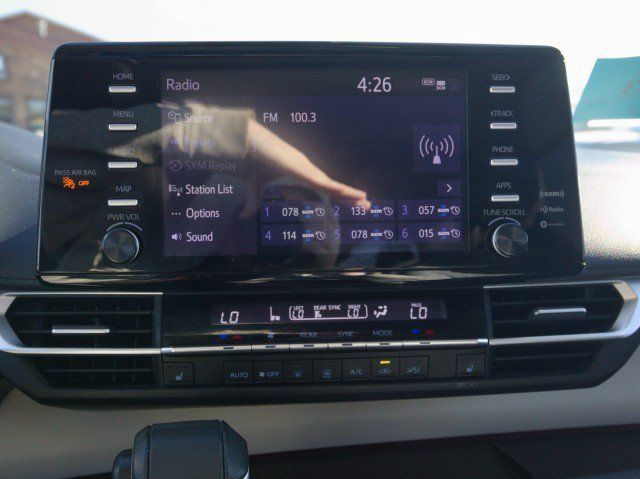 Used 2024 Toyota Sienna XLE FWD image 21