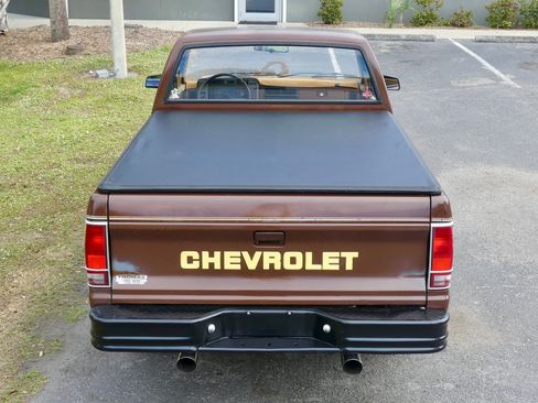Used 1988 Chevrolet S10 Pickup 2WD Regular Cab image 18