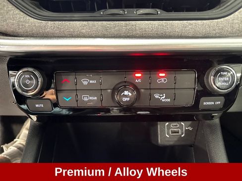 Used 2024 Jeep Compass Latitude AWD/4WD image 15