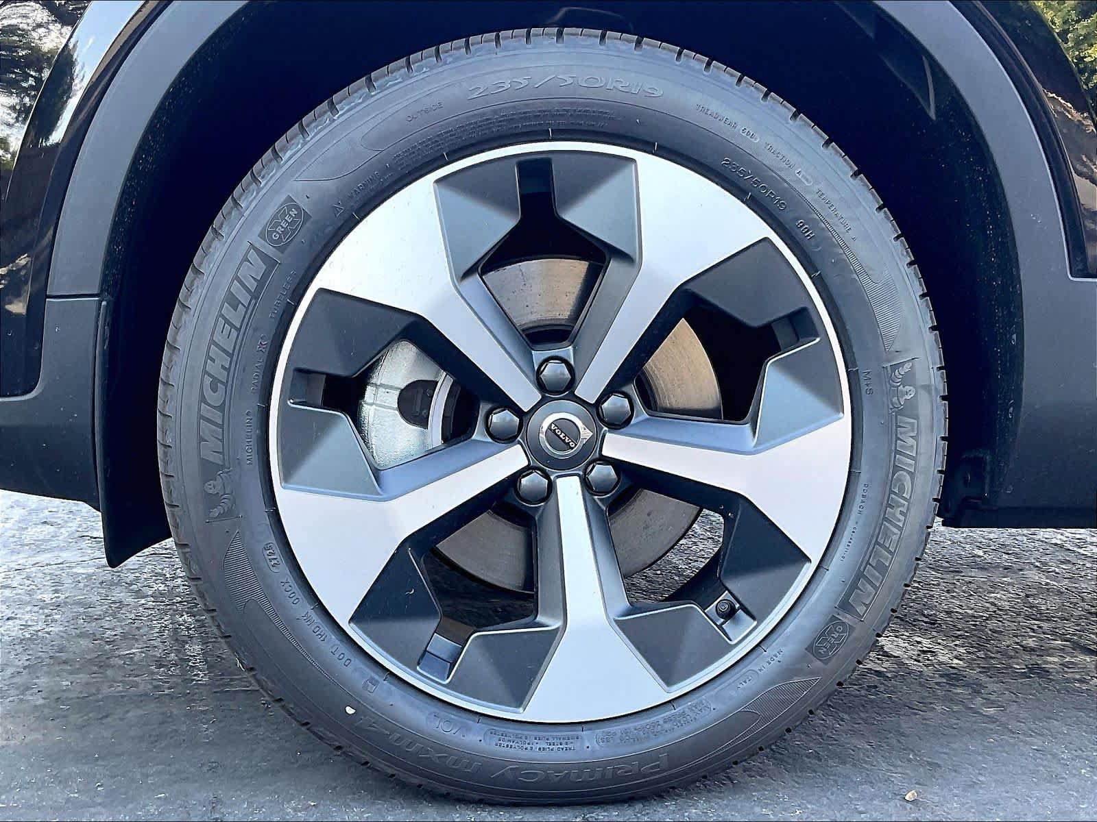 New 2026 Volvo XC40 B5 Core w/ Climate Package AWD/4WD image 14