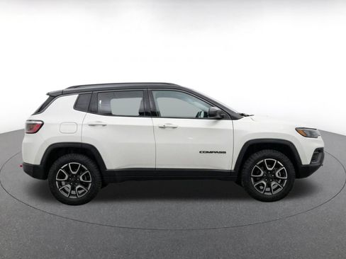 Used 2025 Jeep Compass Trailhawk AWD/4WD image 14