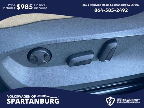 Used 2023 Volkswagen Tiguan SE image 17