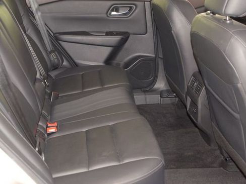 Used 2023 Nissan Rogue SL image 12