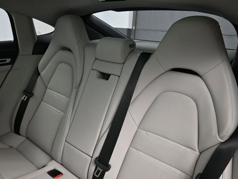 Certified 2023 Porsche Panamera 4 Platinum Edition image 6