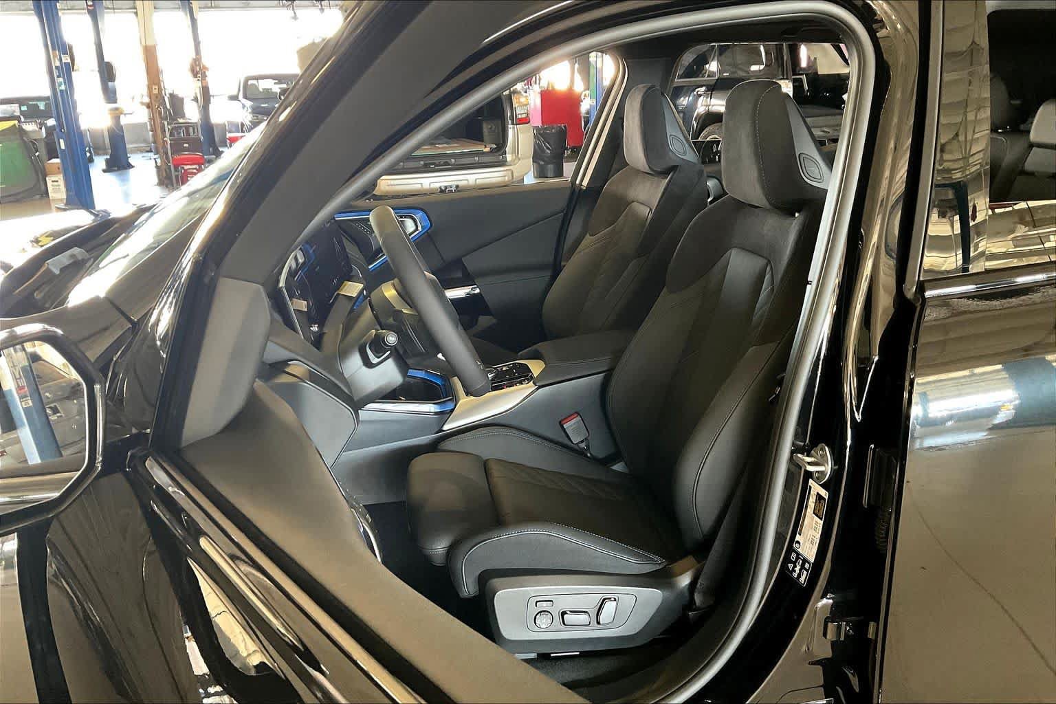 Used 2026 BMW X3 xDrive30i w/ Premium Package AWD/4WD image 9