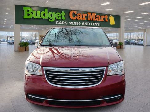 Used 2016 Chrysler Town & Country Touring-L image 2