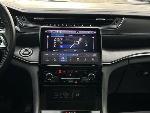 Used 2022 Jeep Grand Cherokee Overland w/ Adv Protech Group III image 24