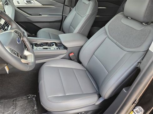 New 2025 Ford Explorer Active w/ Active Comfort Package image 18