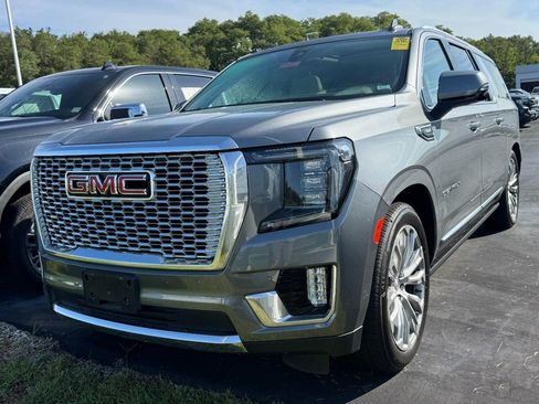 Used 2022 GMC Yukon XL Denali w/ Denali Premium Package AWD/4WD image 2