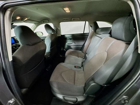 Used 2024 Toyota Highlander LE AWD/4WD image 22