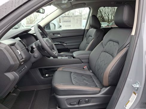New 2026 Nissan Pathfinder Platinum AWD/4WD image 8