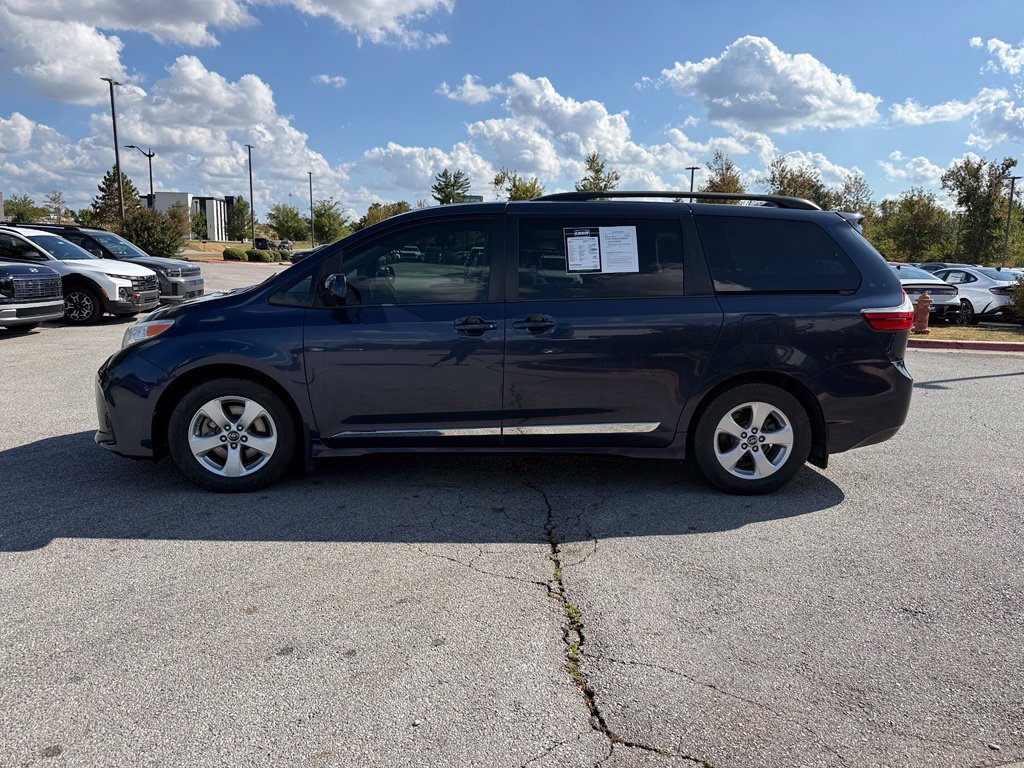 Used 2018 Toyota Sienna LE FWD image 4