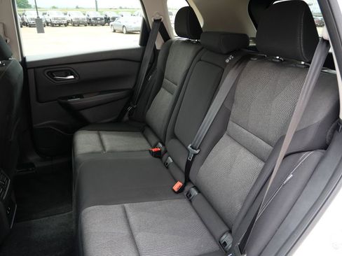 Used 2024 Nissan Rogue SV AWD/4WD image 16