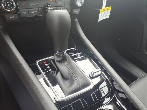 New 2026 Jeep Compass Latitude image 9