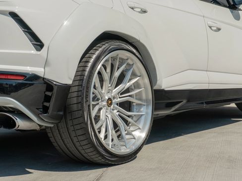 Used 2019 Lamborghini Urus AWD/4WD image 39