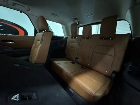 Used 2024 Nissan Pathfinder Platinum w/ Cargo Package FWD image 12