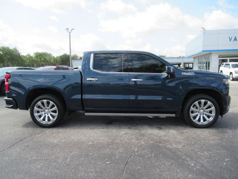Used 2022 Chevrolet Silverado 1500 High Country w/ Technology Package AWD/4WD image 4