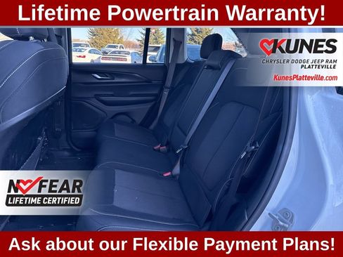 Used 2024 Jeep Grand Cherokee Laredo image 23