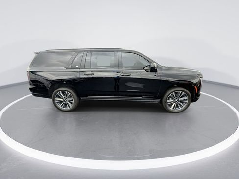 Used 2025 Cadillac Escalade ESV Sport AWD/4WD image 9
