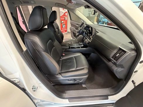 Used 2023 Nissan Pathfinder SL AWD/4WD image 44