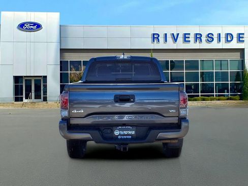 Used 2023 Toyota Tacoma SR5 w/ Technology Package image 5