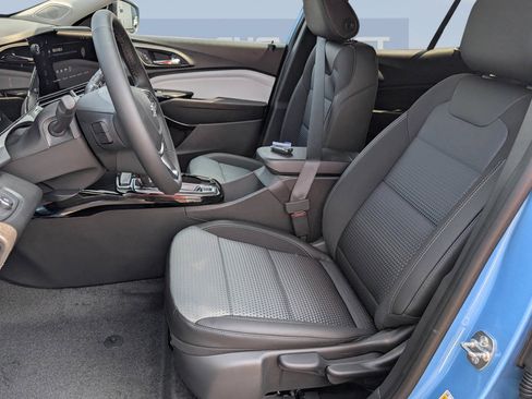 New 2026 Chevrolet Trax LT w/ Midnight Edition FWD image 11