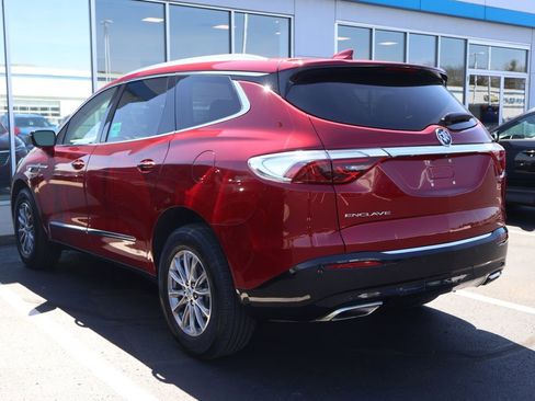 Used 2024 Buick Enclave Essence image 11