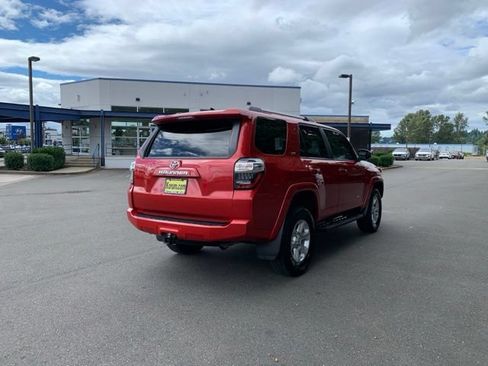 Used 2021 Toyota 4Runner SR5 AWD/4WD image 6