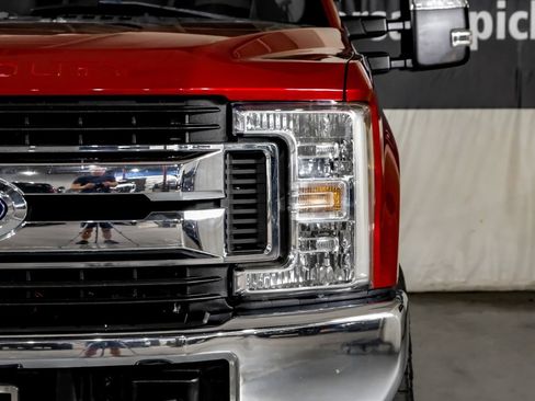 Used 2019 Ford F250 XLT w/ XLT Premium Package AWD/4WD image 40