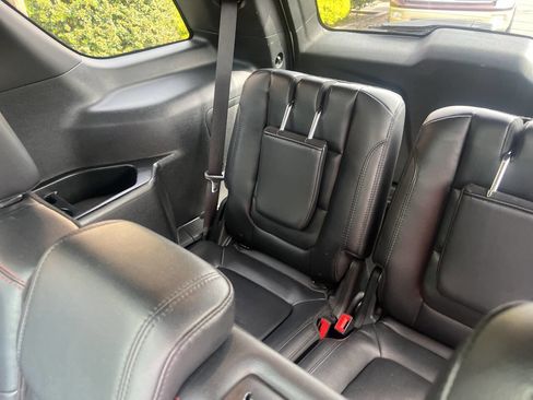 Used 2019 Ford Explorer XLT w/ Equipment Group 202A AWD/4WD image 30