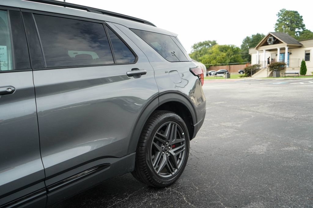 Used 2025 Ford Explorer ST-Line w/ ST-Line Street Pack AWD/4WD image 22