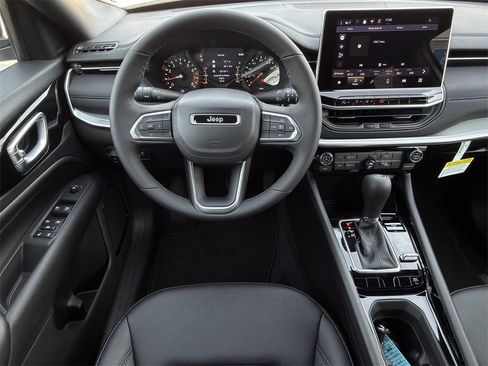 New 2026 Jeep Compass Latitude image 11