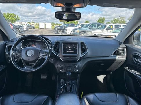 Used 2019 Jeep Cherokee Trailhawk w/ Cold Weather Group AWD/4WD image 20