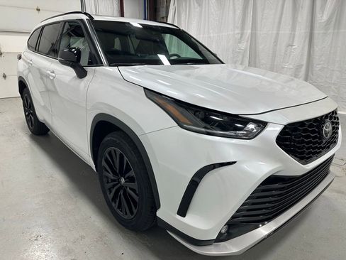 Used 2025 Toyota Highlander XSE image 1
