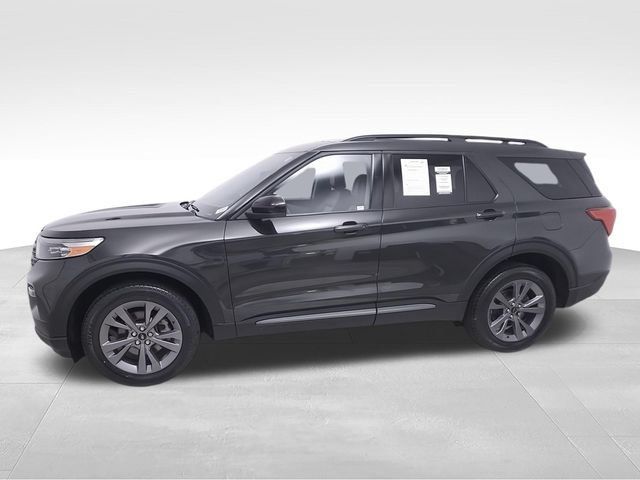 Used 2023 Ford Explorer XLT w/ Equipment Group 202A AWD/4WD image 7