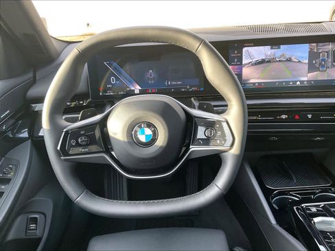 Used 2024 BMW 530i image 8