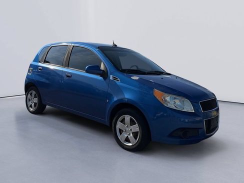 Used 2009 Chevrolet Aveo5 LT FWD image 1