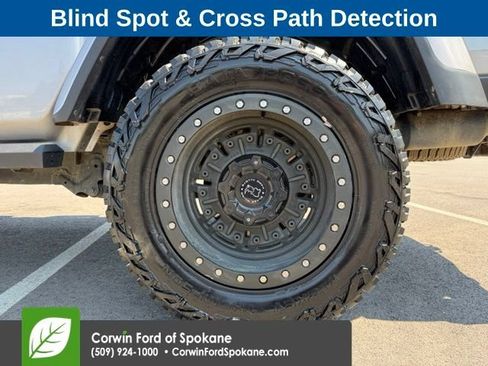Used 2020 Jeep Gladiator Rubicon w/ Advanced Safety Group AWD/4WD image 9