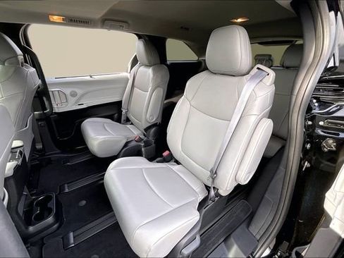 Used 2025 Toyota Sienna XLE image 16