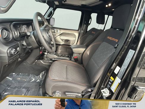 Used 2025 Jeep Gladiator Mojave w/ Safety Group image 14